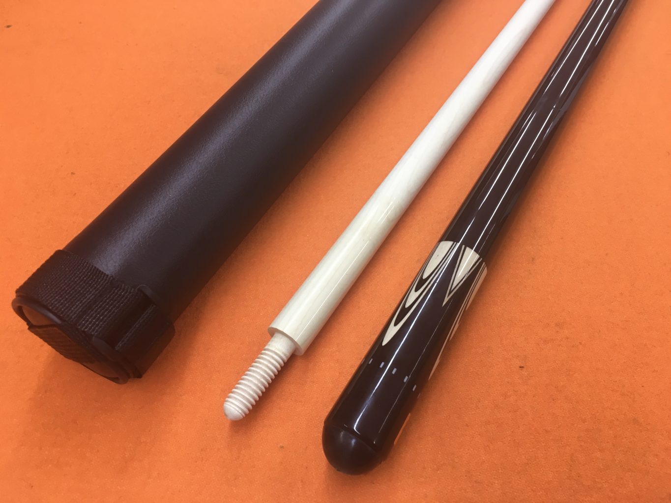 HANBAT CAROM CUE WITH CASE ( 20 oz. & 12.5 mm. TIP ). California